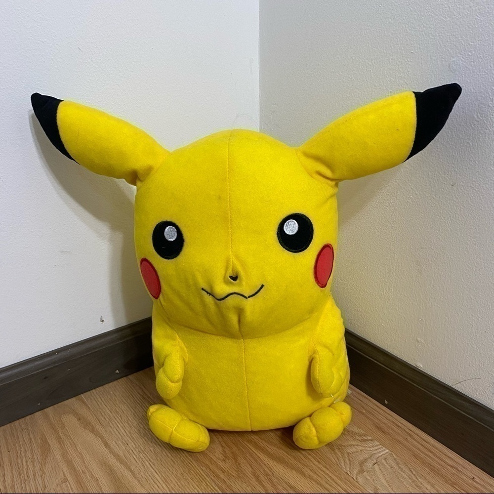 Pokémon Pikachu 2013 Plush Yellow Toy Nintendo